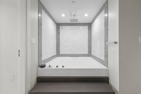 Condo in Miami, Florida, 1 bedroom  № 2174299 - photo 21