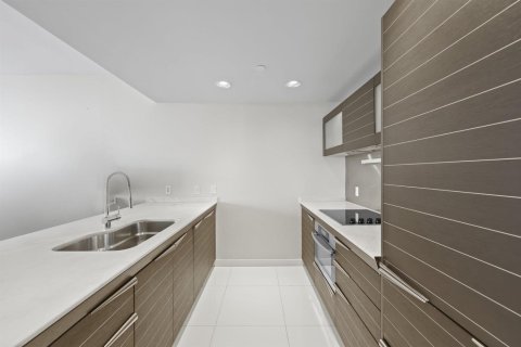 Condo in Miami, Florida, 1 bedroom  № 2174299 - photo 13