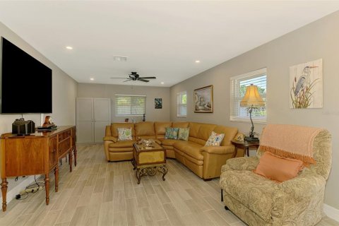 House in Englewood, Florida 3 bedrooms, 212.75 sq.m. № 1663142 - photo 29