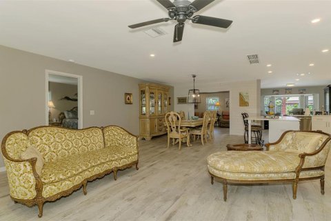 House in Englewood, Florida 3 bedrooms, 212.75 sq.m. № 1663142 - photo 13