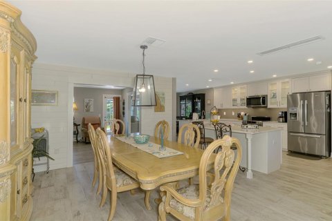 House in Englewood, Florida 3 bedrooms, 212.75 sq.m. № 1663142 - photo 15