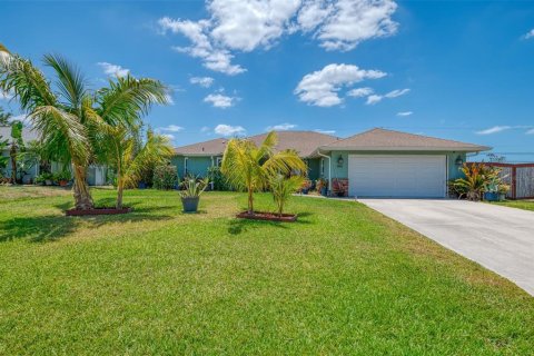 House in Englewood, Florida 3 bedrooms, 212.75 sq.m. № 1663142 - photo 1