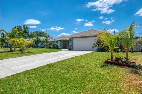 House in Englewood, Florida 3 bedrooms, 212.75 sq.m. № 1663142 - photo 2