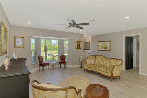 House in Englewood, Florida 3 bedrooms, 212.75 sq.m. № 1663142 - photo 11