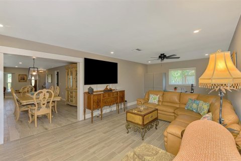 House in Englewood, Florida 3 bedrooms, 212.75 sq.m. № 1663142 - photo 30