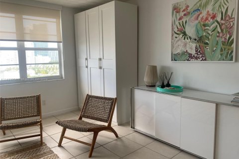 Copropriété à louer à Miami Beach, Floride: 51.1 m2 № 2154399 - photo 12