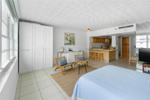 Copropriété à louer à Miami Beach, Floride: 51.1 m2 № 2154399 - photo 4