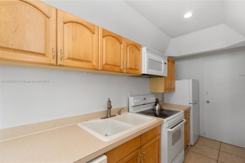 Copropriété à louer à Miami Beach, Floride: 51.1 m2 № 2154399 - photo 14