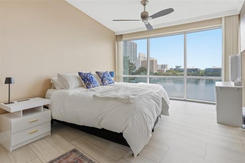 Condominio en venta en Orlando, Florida, 3 dormitorios, 179.49 m2 № 2315012 - foto 18
