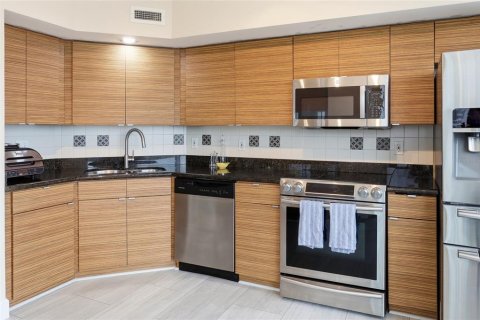 Condominio en venta en Orlando, Florida, 3 dormitorios, 179.49 m2 № 2315012 - foto 13