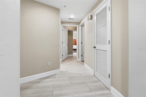 Condominio en venta en Orlando, Florida, 3 dormitorios, 179.49 m2 № 2315012 - foto 27