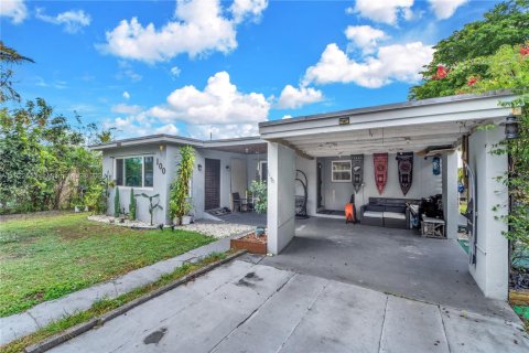 Casa en venta en North Miami, Florida, 3 dormitorios, 141.86 m2 № 1977078 - foto 1