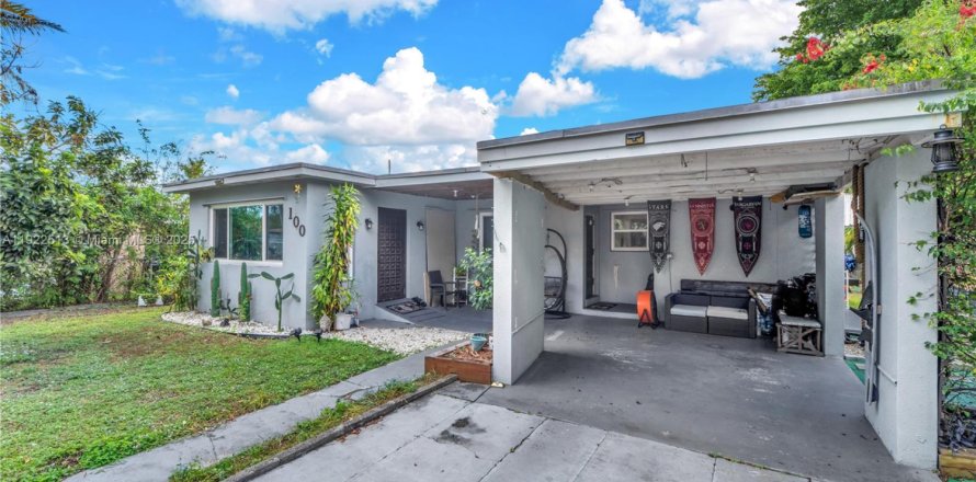 Casa en North Miami, Florida 3 dormitorios, 141.86 m2 № 1977078