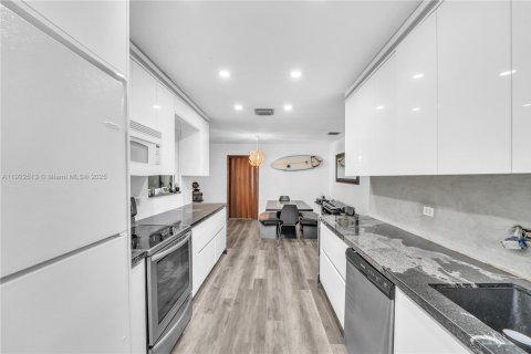 Casa en venta en North Miami, Florida, 3 dormitorios, 141.86 m2 № 1977078 - foto 4