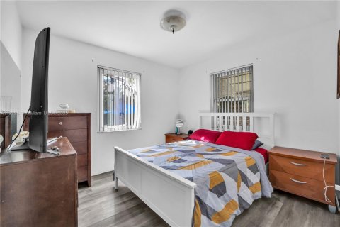 Casa en venta en North Miami, Florida, 3 dormitorios, 141.86 m2 № 1977078 - foto 14