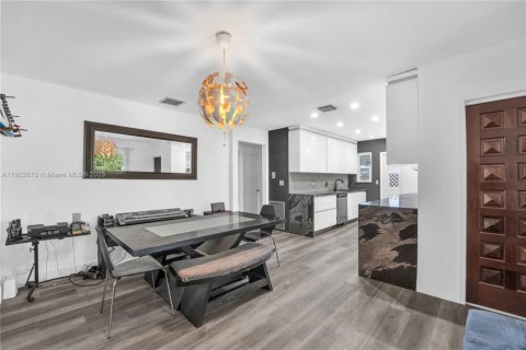 Casa en venta en North Miami, Florida, 3 dormitorios, 141.86 m2 № 1977078 - foto 6