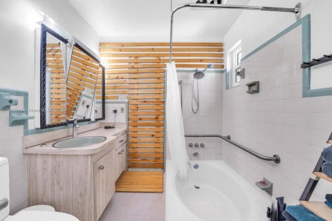 Casa en venta en North Miami, Florida, 3 dormitorios, 141.86 m2 № 1977078 - foto 12