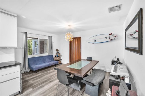 Casa en venta en North Miami, Florida, 3 dormitorios, 141.86 m2 № 1977078 - foto 8