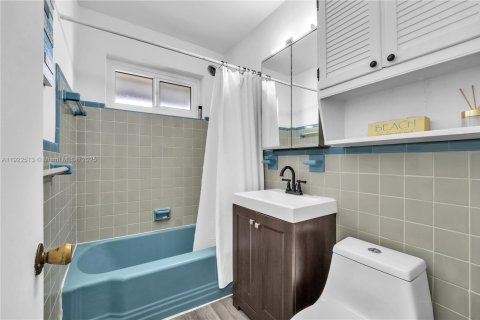 Casa en venta en North Miami, Florida, 3 dormitorios, 141.86 m2 № 1977078 - foto 16