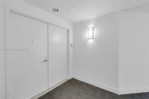 Снять в аренду кондоминиум в Авентура, Флорида 2 спальни, 133.04м2, № 1950302 - фото 2