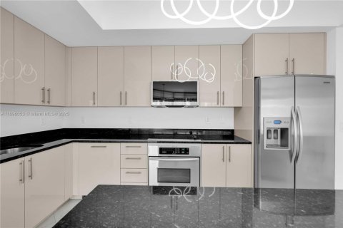 Снять в аренду кондоминиум в Авентура, Флорида 2 спальни, 133.04м2, № 1950302 - фото 12