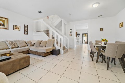 Touwnhouse à vendre à Homestead, Floride: 3 chambres, 149.76 m2 № 1998397 - photo 8