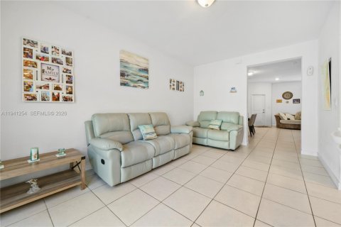 Touwnhouse à vendre à Homestead, Floride: 3 chambres, 149.76 m2 № 1998397 - photo 9