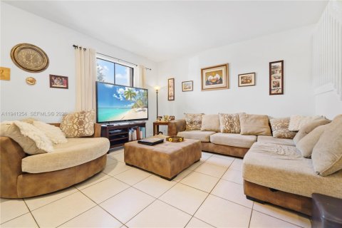 Touwnhouse à vendre à Homestead, Floride: 3 chambres, 149.76 m2 № 1998397 - photo 5