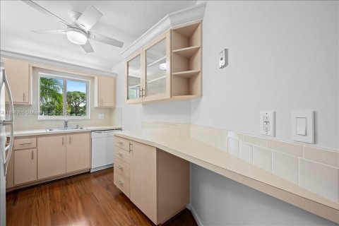 Condo in Tequesta, Florida, 2 bedrooms  № 1951127 - photo 11