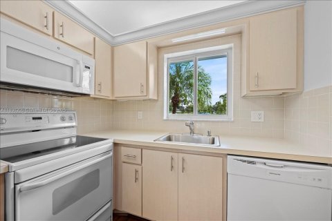 Condo in Tequesta, Florida, 2 bedrooms  № 1951127 - photo 12