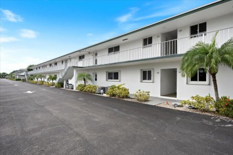Condo in Tequesta, Florida, 2 bedrooms  № 1951127 - photo 1