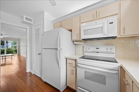 Condo in Tequesta, Florida, 2 bedrooms  № 1951127 - photo 13