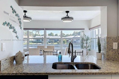 House in Tamarac, Florida 2 bedrooms № 2027230