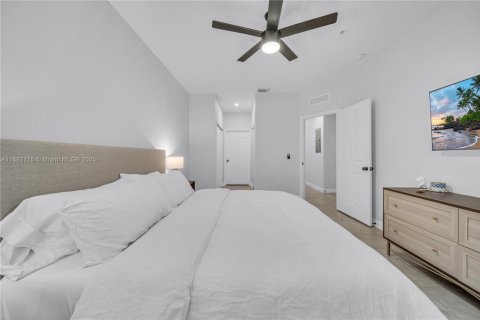 Condo in Miami, Florida, 3 bedrooms  № 1944971 - photo 13