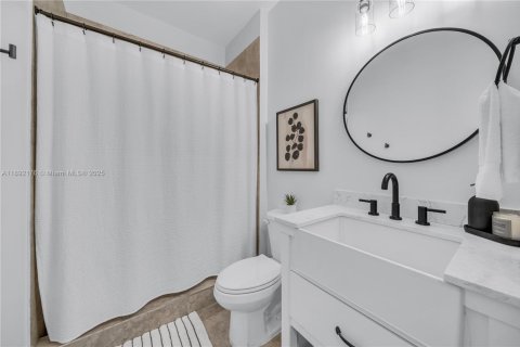 Condo in Miami, Florida, 3 bedrooms  № 1944971 - photo 10