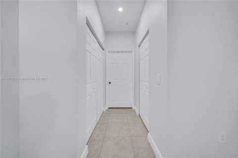 Condo in Miami, Florida, 3 bedrooms  № 1944971 - photo 14