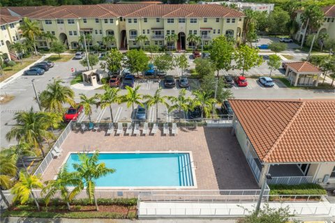 Condo in Miami, Florida, 3 bedrooms  № 1944971 - photo 19