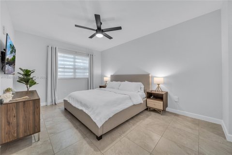 Condo in Miami, Florida, 3 bedrooms  № 1944971 - photo 12