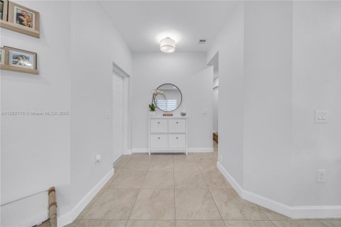 Condo in Miami, Florida, 3 bedrooms  № 1944971 - photo 7