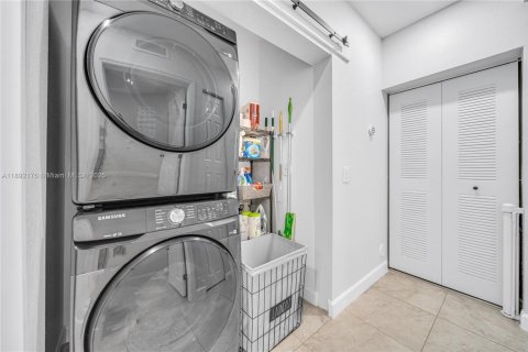 Condo in Miami, Florida, 3 bedrooms  № 1944971 - photo 8