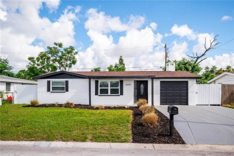 House in Holiday, Florida 3 bedrooms, 110.65 sq.m. № 2350185