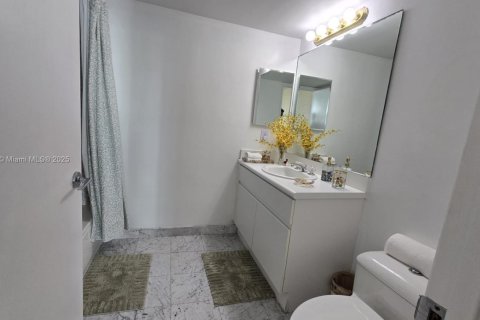 Condominio en venta en Sunny Isles Beach, Florida, 3 dormitorios, 217.39 m2 № 1763687 - foto 16