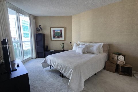 Condominio en venta en Sunny Isles Beach, Florida, 3 dormitorios, 217.39 m2 № 1763687 - foto 17