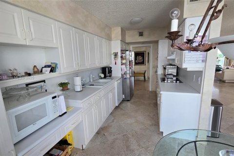 Condominio en venta en Sunny Isles Beach, Florida, 3 dormitorios, 217.39 m2 № 1763687 - foto 9