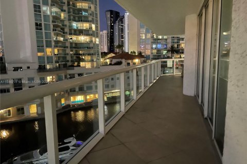Condominio en venta en Sunny Isles Beach, Florida, 3 dormitorios, 217.39 m2 № 1763687 - foto 30