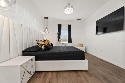 Купить виллу или дом в Ориндж-Сити, Флорида 9 комнат, 228.91м2, № 2237969 - фото 28