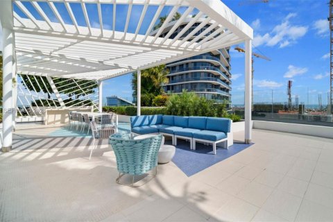Condo in Miami, Florida, 1 bedroom  № 2063652 - photo 16