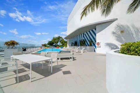 Condo in Miami, Florida, 1 bedroom  № 2063652 - photo 18