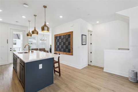 Townhouse in Winter Garden, Florida 3 bedrooms, 192.49 sq.m. № 2376844 - photo 15