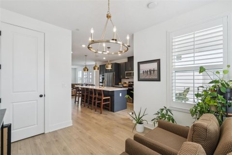 Townhouse in Winter Garden, Florida 3 bedrooms, 192.49 sq.m. № 2376844 - photo 6
